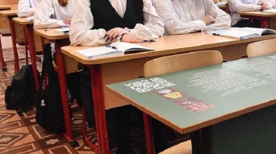 Школу в Батайске окружили мужчины из «Русской общины»